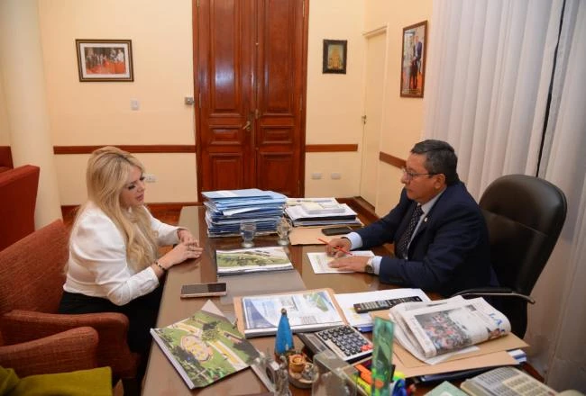REUNIÓN. El ministro del Interior, Darío Monteros, con la intendenta de Lules, Marta Albarracín. 