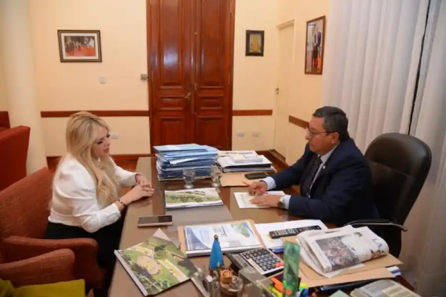 ARCHIVO. Tiempo atrás, el ministro del Interior, Darío Monteros, con la intendenta de Lules, Marta Albarracín. 