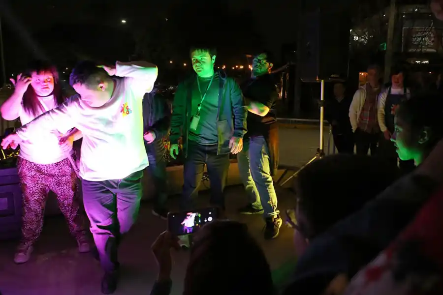 Con alegría y muchas sonrisas abrió Juntarnos, el primer bar inclusivo de Tucumán