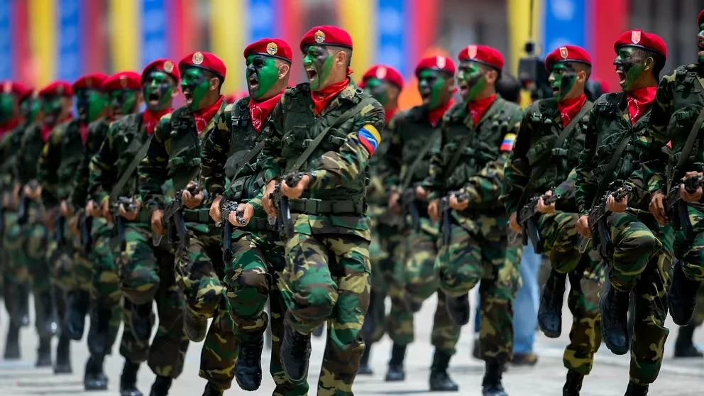 ENORME. La Fuerza Armada venezolana cuenta con unos 350.000 integrantes, un poco menos que Brasil.
