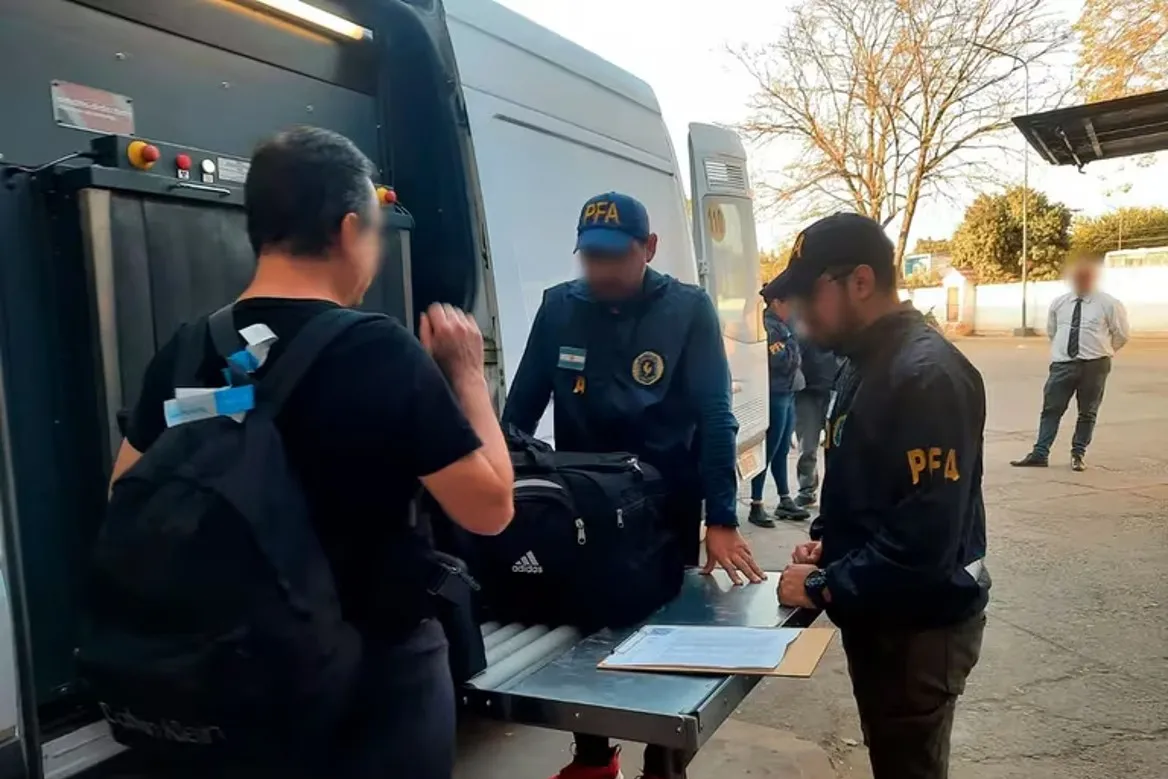 Detuvieron en Salta a un italiano con 11 kilos de cocaína impregnados en prendas de vestir
