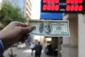 El dólar blue retrocedió 10 unidades y cerró la semana a $1.435 para la venta