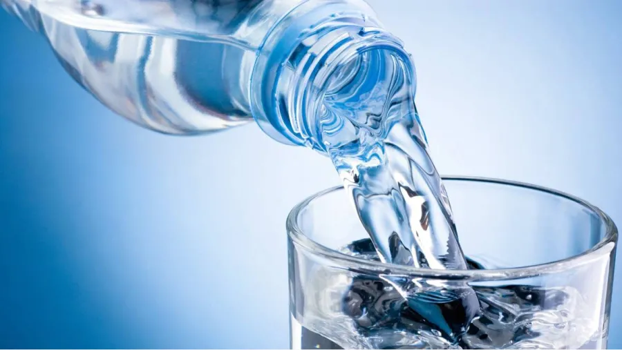 El agua es fundamental para la salud del organismo