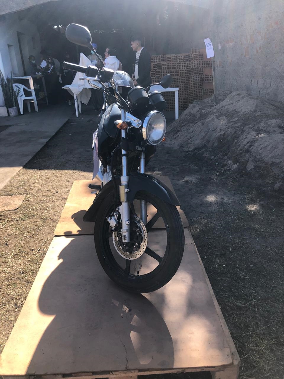 RECUPERADA DEL DELITO. Una moto Yamaha YBR 125.