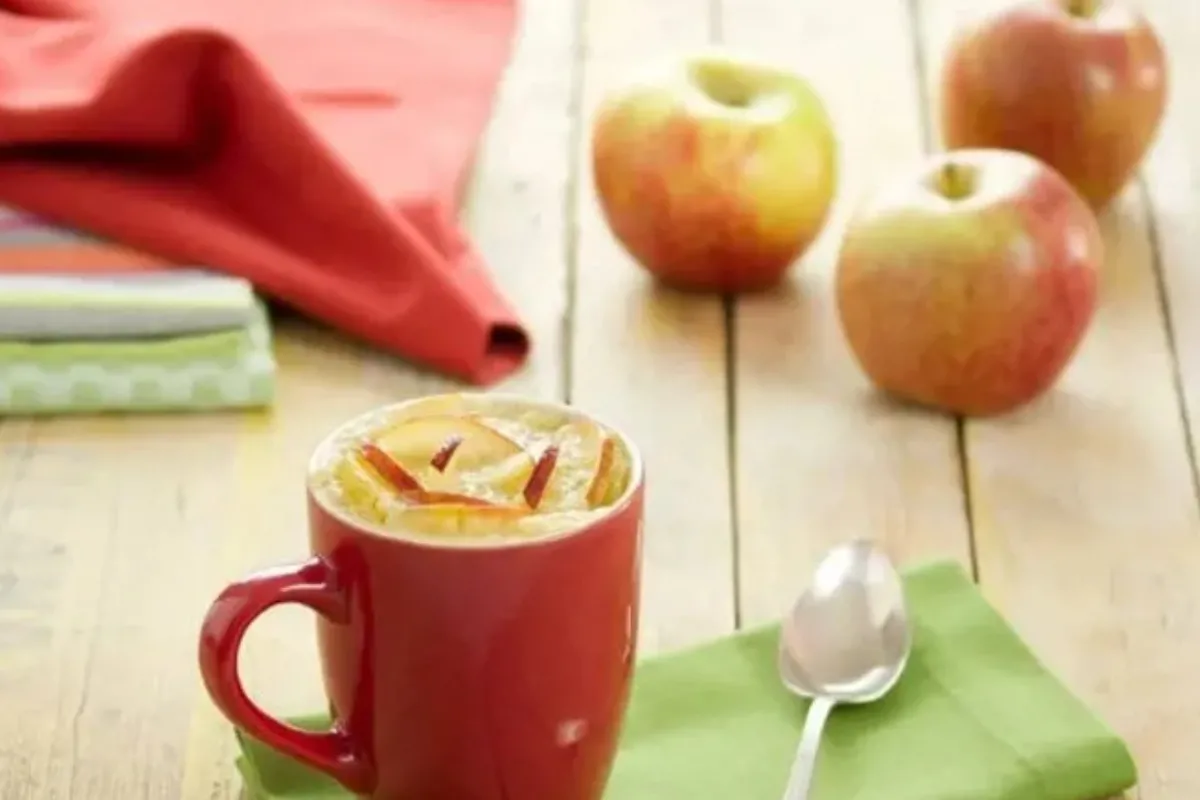 Torta de manzana en taza: la receta fácil, rápida y económica que te sorprenderá