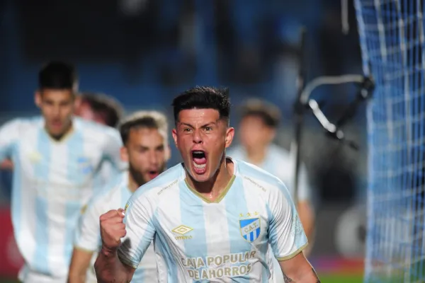 Atlético Tucumán busca un “9”, pero mientras tanto disfruta de los goles de Estigarribia