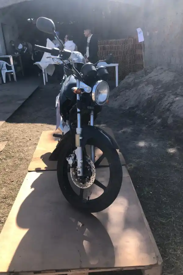 RECUPERADA DEL DELITO. Una moto Yamaha YBR 125.