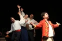 “El inglés” aborda la historia desde el humor y la ironía