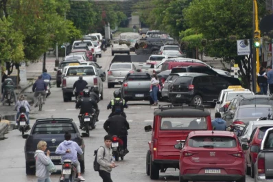 Hay un auto cada tres habitantes en la Argentina