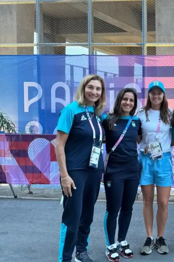 CON SUS DIRIGIDAS. Paz junto a María Lourdes Carlé y Nadia Podoroska.