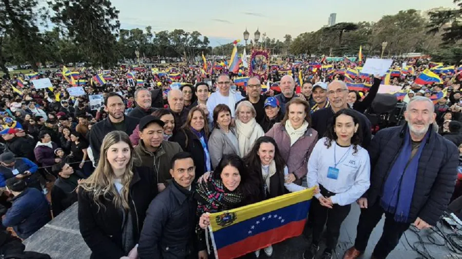 El vicenciller venezolano denunció que el gobierno de Milei intenta invadir la embajada en Buenos Aires