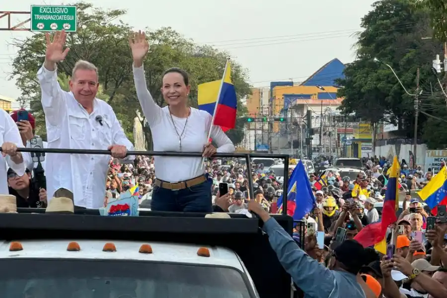 OPOSICIÓN. Corina Machado y Edmundo Urrutia aspiran ser los ganadores twitter @MariaCorinaYA