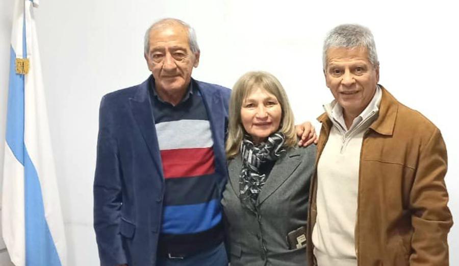 De izquierda a derecha, el secretario de Trabajo, Luis González; la la secretaria adjunta nacional de Sutep, Violeta Rodríguez, se reunieron con el presidente de la Cámara de Discotecas de Tucumán (Caprodyatuc), Rodolfo Di Pinto.
