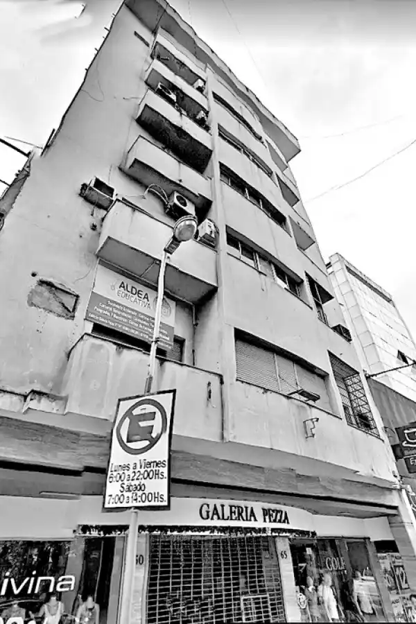 EN TUCUMÁN. El primer edificio en altura, con seis pisos de oficinas se inauguró en 1938 pocos años después del vaticinio publicado.