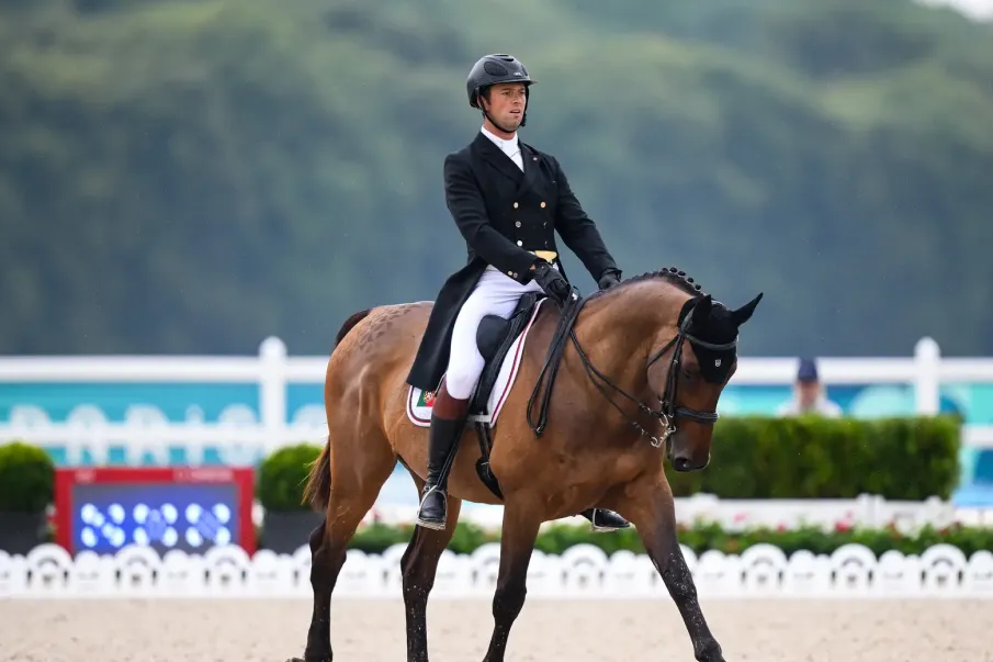 La brutal caída de un jinete y su caballo en los Juegos Olímpicos de París