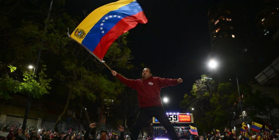 ENOJO. Al grito de “fraude”, ciudadanos venezolanos mostraron su malestar.