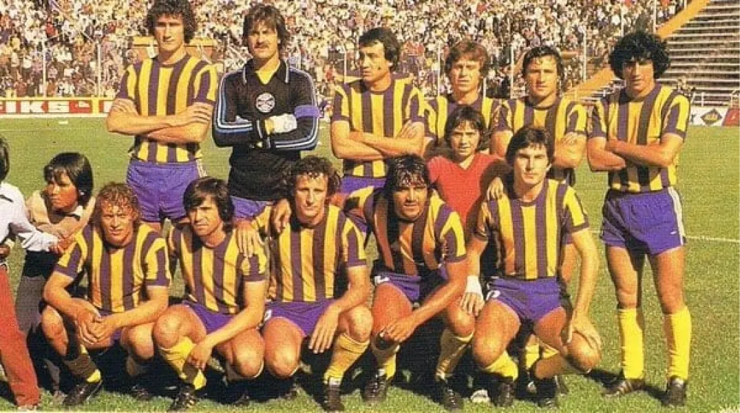 CON EL CANALLA. El tucumano Eduardo Bacas integró el plantel campeón de Rosario Central, en 1980.