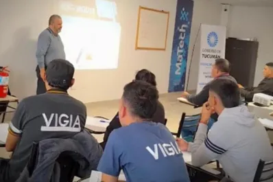 Operadores de video vigilancia de 15 comunas terminaron su capacitación de monitoreo digital