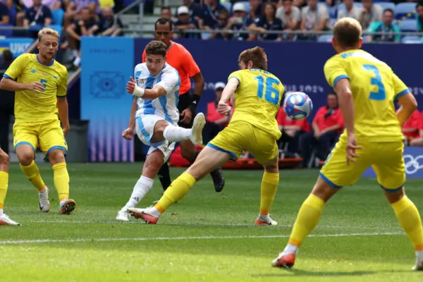 Argentina venció 2-0 a Ucrania y se clasificó a los cuartos de final de los Juegos Olímpicos