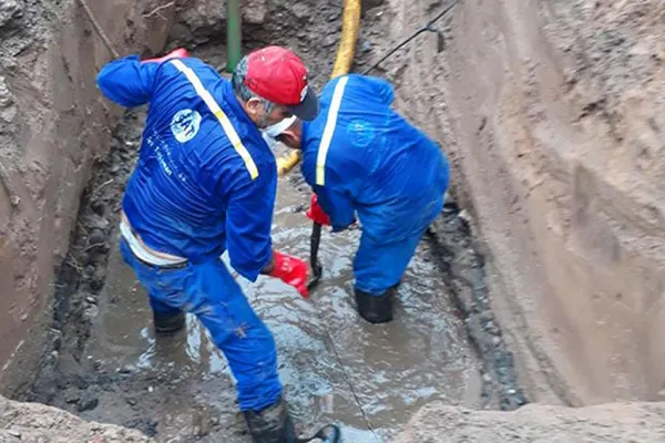 La SAT lleva a cabo trabajos para resolver desbordes de líquidos cloacales en Garmendia al 100