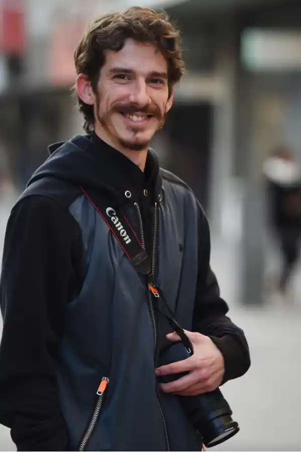 LAS VUELTAS DE LA VIDA. El destino de Dama lo llevó a pasar por la Fuerza Aérea Argentina, por Latinoamérica como mochilero y vivir en Tucumán como cineasta. / ANALÍA JARAMILLO, LA GACETA.