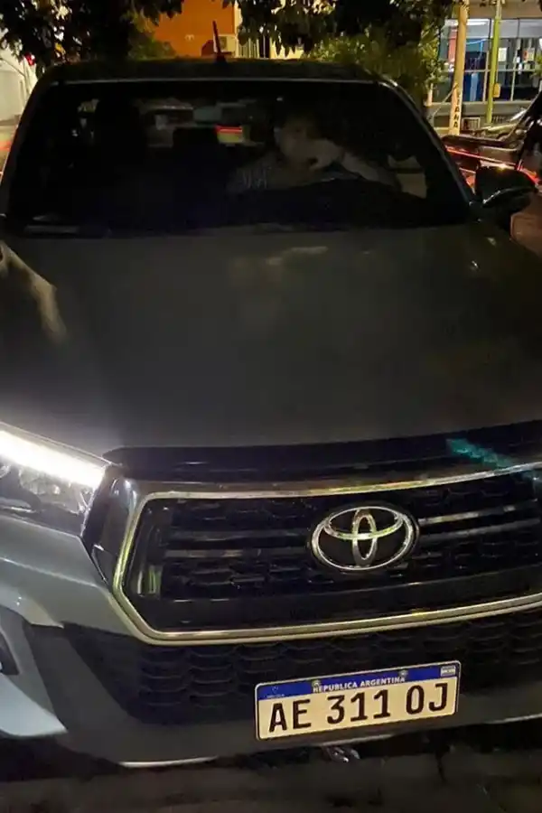 PATENTES SIMILARES. Una de las camionetas que fueron robadas.