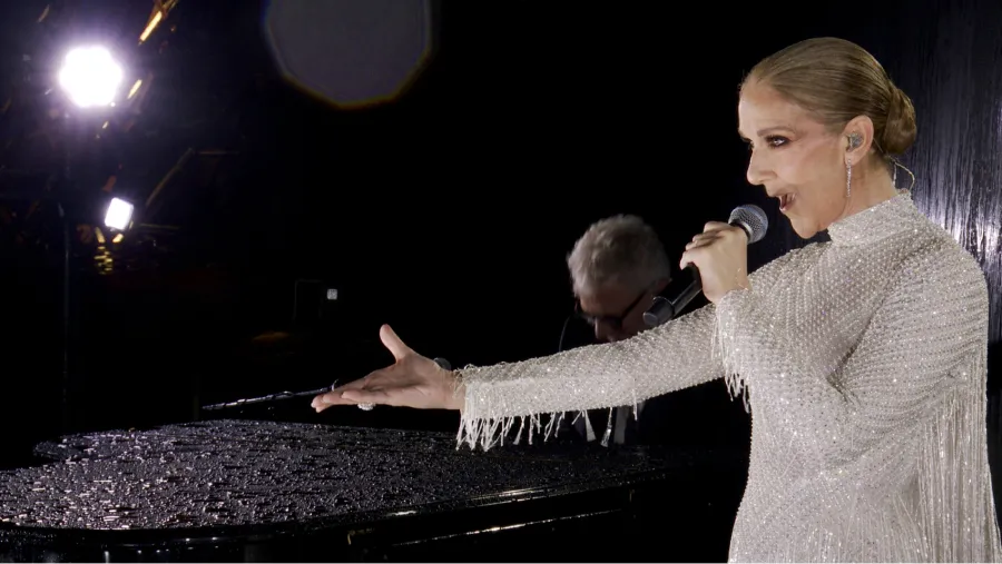 Céline Dion cantó en la inauguración de los Juegos Olímpicos en París
