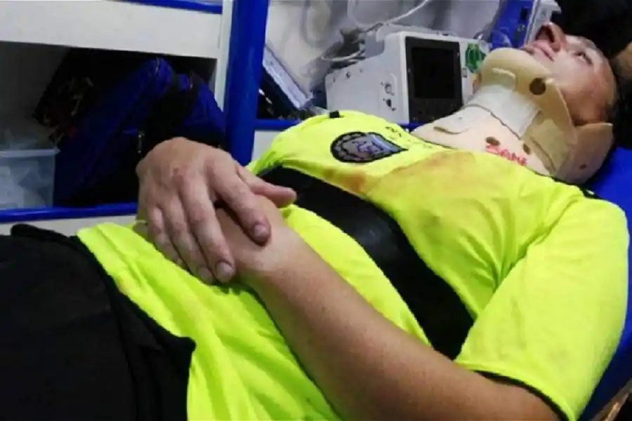 AGREDIDO. Amiconi terminó hospitalizado, tras los golpes recibidos por la parcialidad de Juventud de Pergamino. 