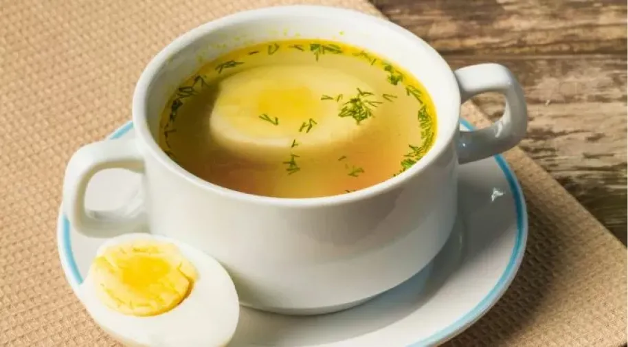 Este caldo de huevo es ideal para la dieta, ya que trae múltiples beneficios. 