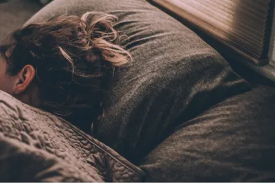 ¿Cuántas horas de sueño se necesitan para retrasar el envejecimiento?