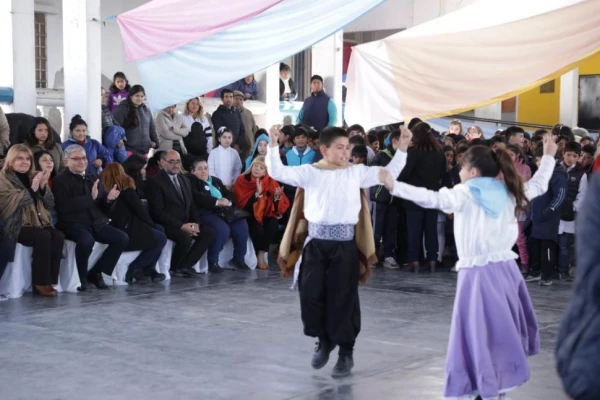 Educación inauguró en dos escuelas el programa de jornada extendida para alumnos de primaria