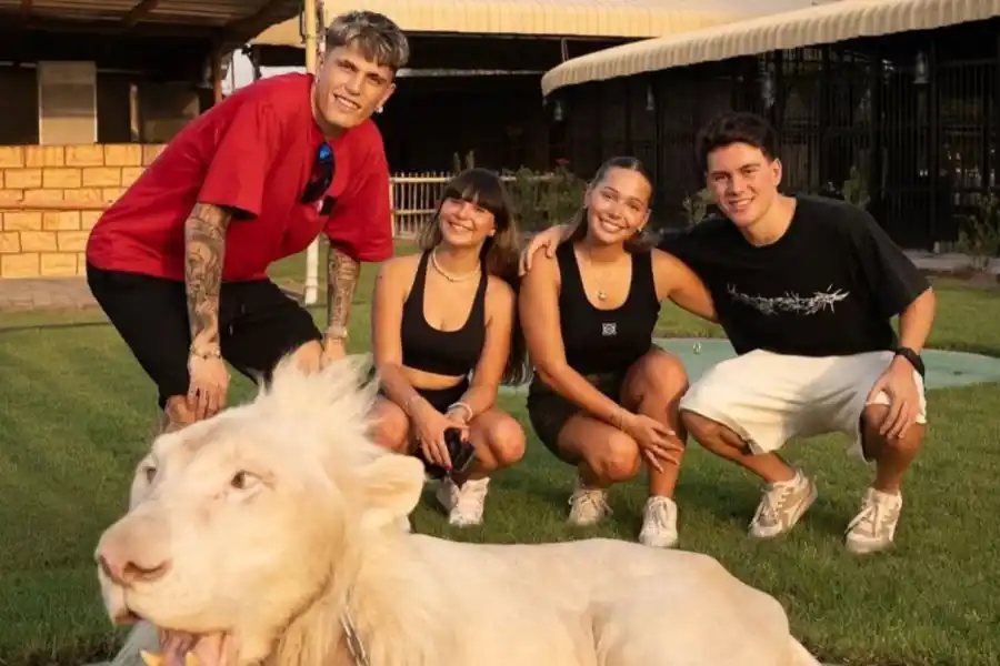 Nueva polémica para la Selección: un campeón de América posó con animales encadenado y fue criticado en las redes