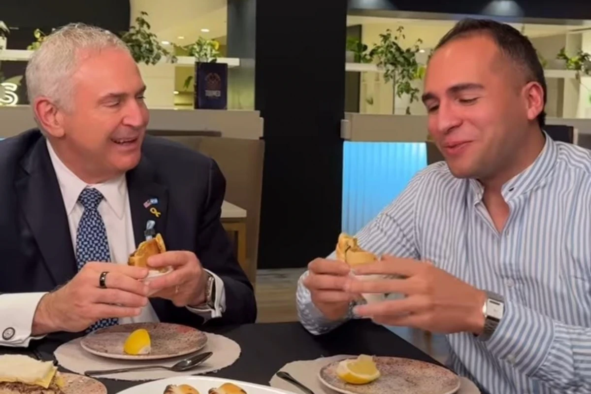 TOUR GASTRONÓMICO. Probó empanadas, sanguchitos de miga de ternera y humita. / CAPTURA DE PANTALLA.