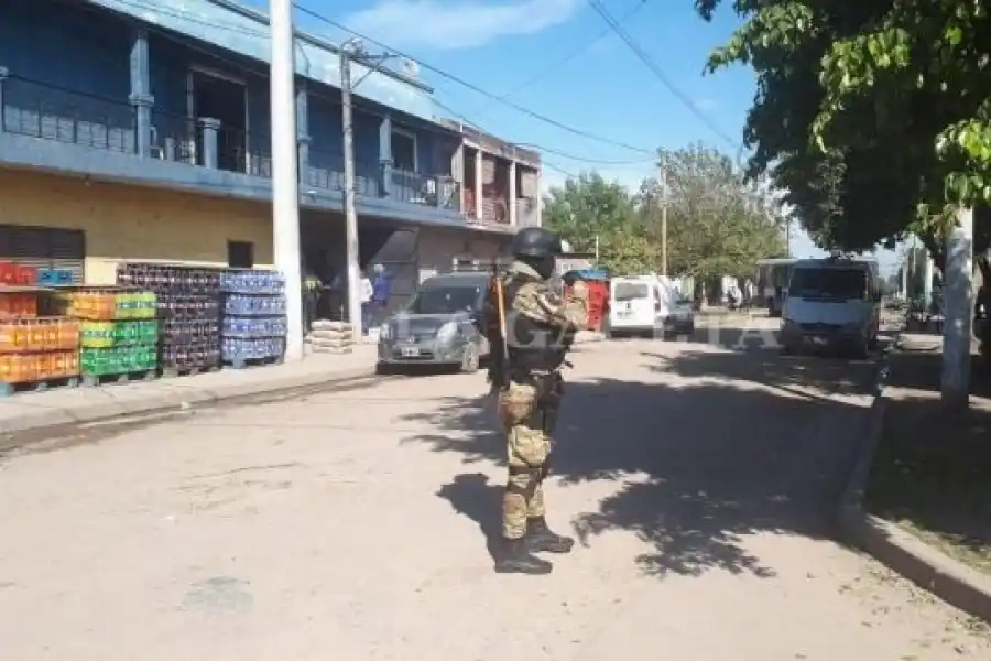 ¿BASE? La distribuidora que los Reyna tienen en el corazón del barrio.