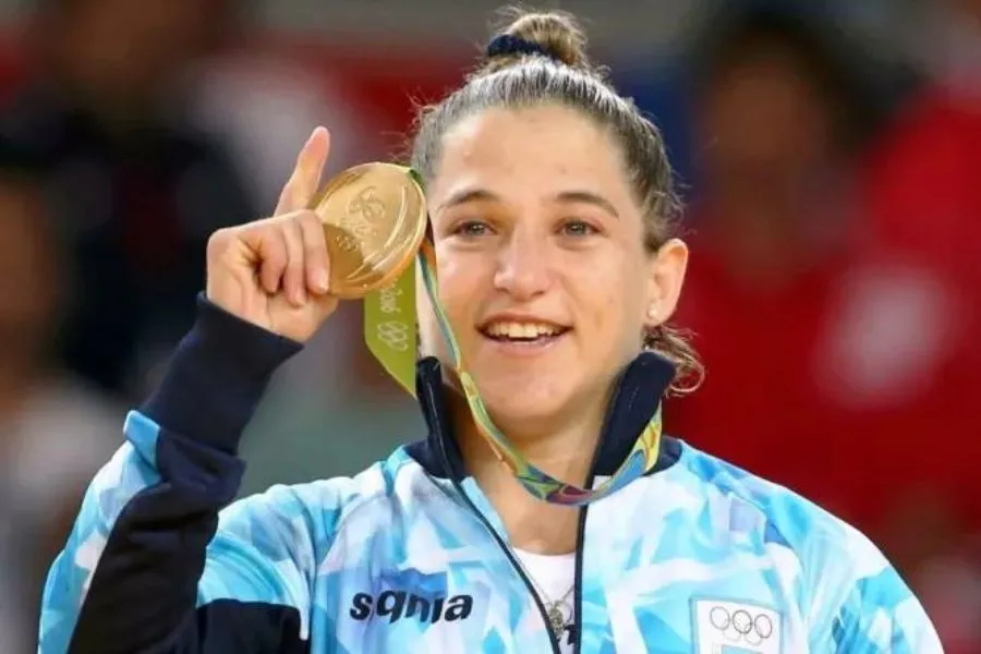 ORO PARA ARGENTINA. Peque Pareto posando junto a su medalla de oro en los Juegos Olímpicos en Rio 2016./Foto: Instagram @paupareto