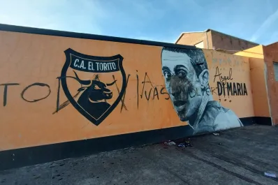 Imputaron a dos integrantes de la barra de Newell’s por las amenazas a Ángel Di María
