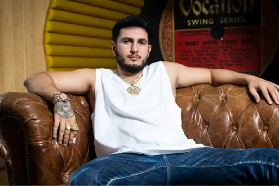 REPRESENTANTE. El cantante Omar Montés será el encargado de organizar la banda. / INSTAGRAM @omarmontes.