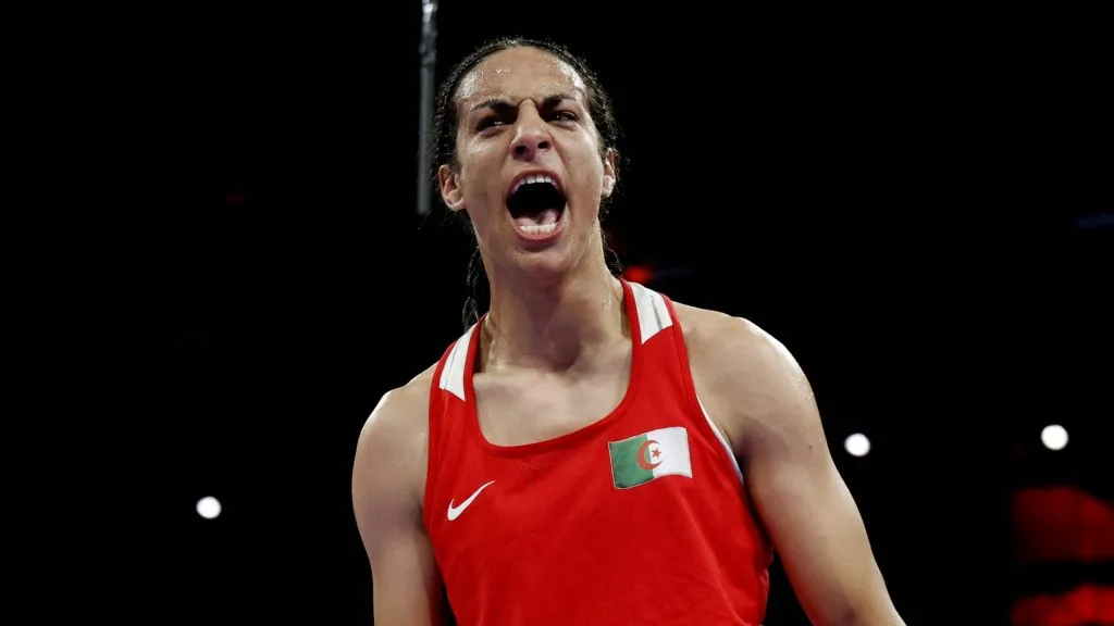 La emoción de la cuestionada boxeadora argelina tras asegurar medalla en los Juegos Olímpicos