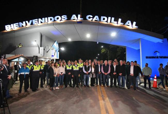 El Cadillal. Jaldo inauguró la iluminación en la ruta y entregó equipamiento y vehículos para seguridad