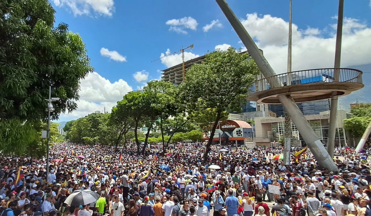 CARACAS. Los manifestantes volvieron a ganar las calles este sábado para denunciar el fraude.