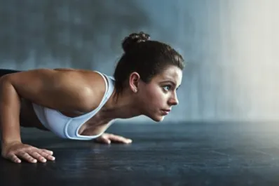 Ejercicio en casa: la rutina de 10 minutos que fortalece todo el cuerpo