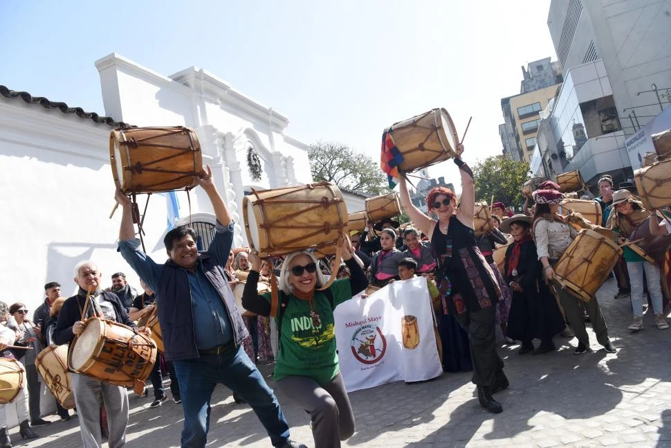 CONVOCATORIA MASIVA. La Marcha de los Bombos en Tucumán fue declarada de Interés Turístico Provincial.