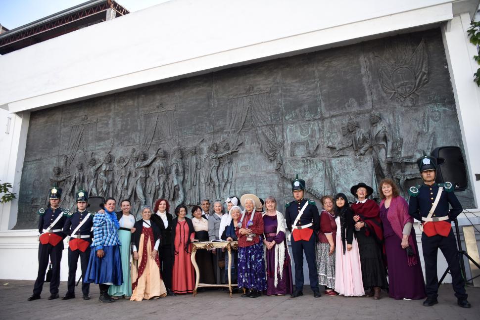 FOTO DE FAMILIA. Las participantes del Congresales de la Palabra, en la Casa Histórica.