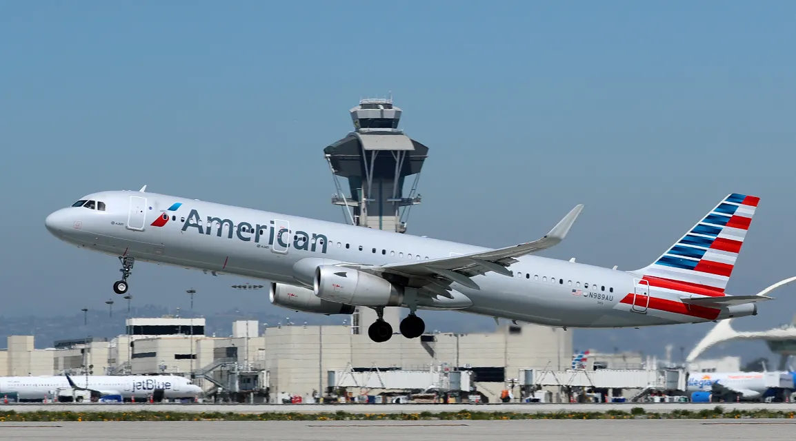 Más de 1.000 argentinos se encuentran varados en Estados Unidos debido a la cancelación de vuelos de American Airlines