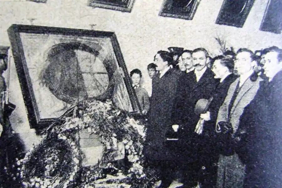 EN 1906. La enseña original fue enviada por Jujuy para los actos en la Casa Histórica por los 90 años de la Independencia.