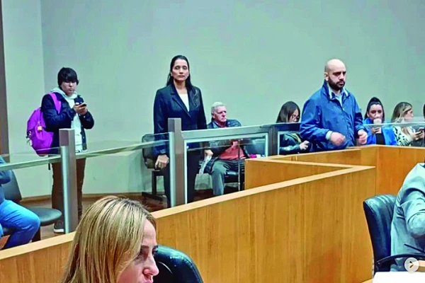 El municipio cesanteó a Ana González por el extravío de una camioneta