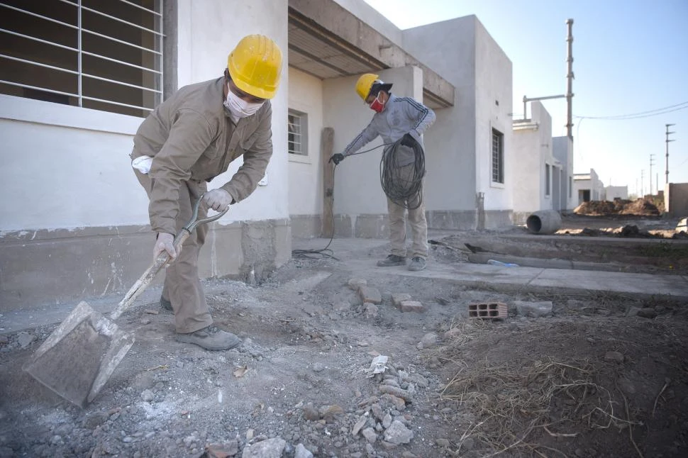 DATO. La construcción mostró el peor indicador, con una caída trimestral de un 12,7%, muy lejos de los servicios (1,3%) o de la industria (0,9%). 