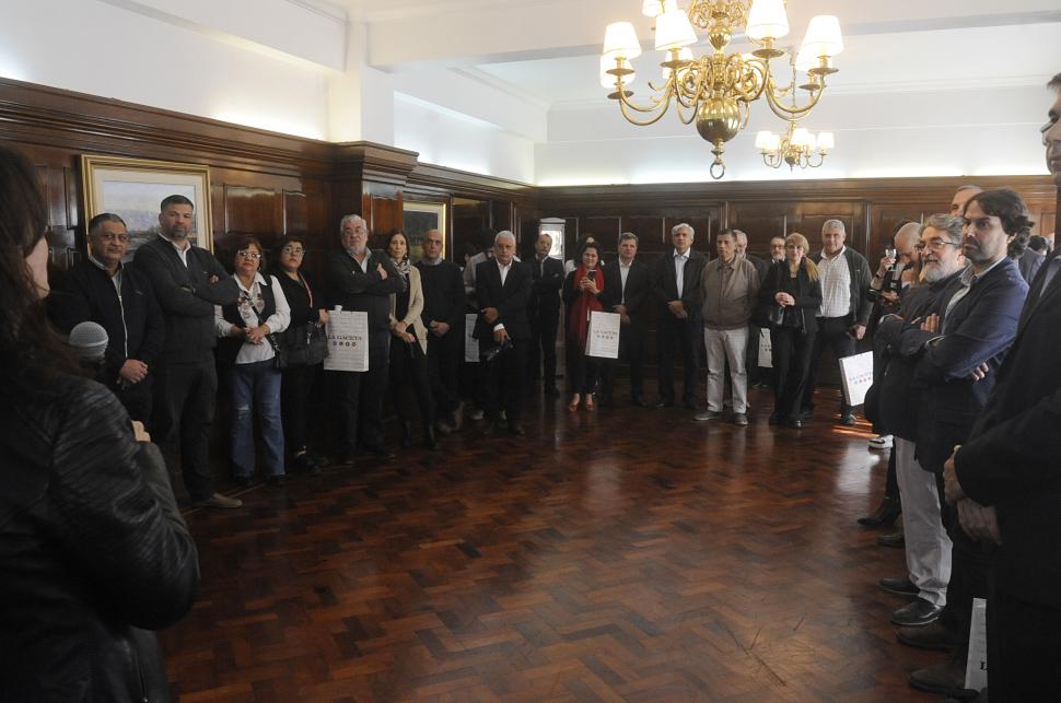 LA CELEBRACIÓN. Carmen Carlino, que cumplió 30 años en LA GACETA, dirige unas palabras rememorando su experiencia y el vínculo con LA GACETA. 