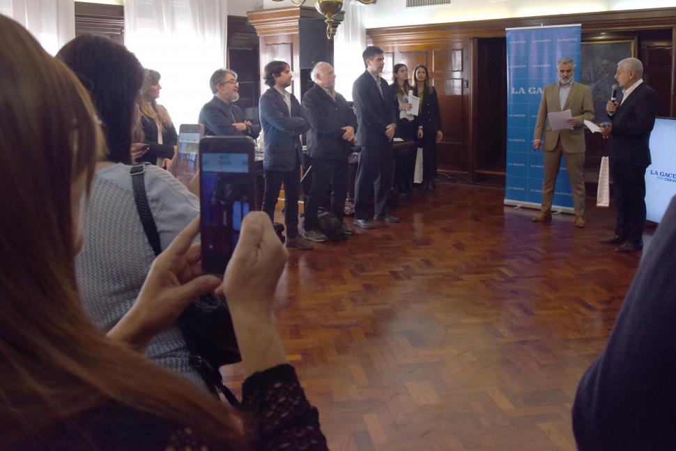 ANÉCDOTAS. El fotógrafo José Nuno rememora experiencias de su tarea en los 30 años que ha cumplido en LA GACETA.