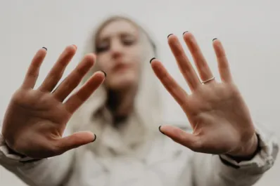 La manera más fácil de saber si tenés alto el colesterol: observá tus manos y pies